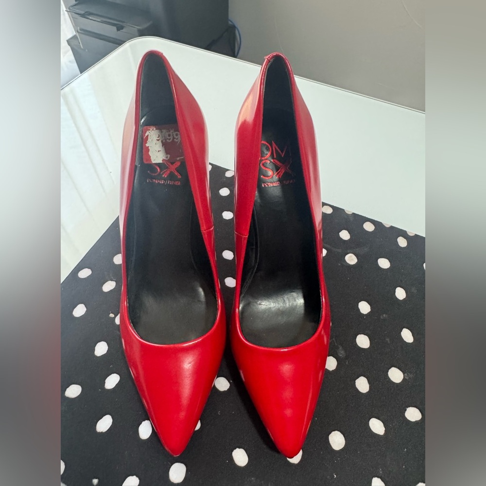 NEW DONALD PLINER DMSX RED HIGH HEELS